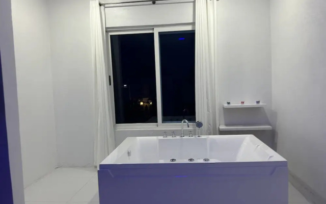 Luxury 5BD Loft in Prime Location