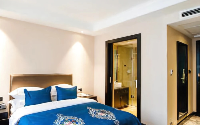Guiyang Seven Garden - Spring Hotel (Fountain Metro Station Taiping Road Netflix Street Shop)