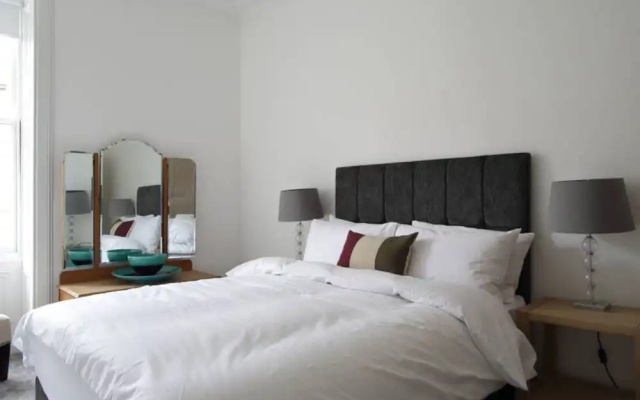 2 Bedroom Bruntsfield Apartment