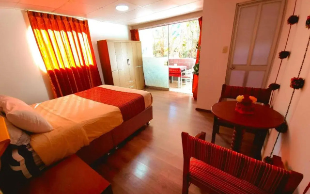 Valle verde, Hostel & camping