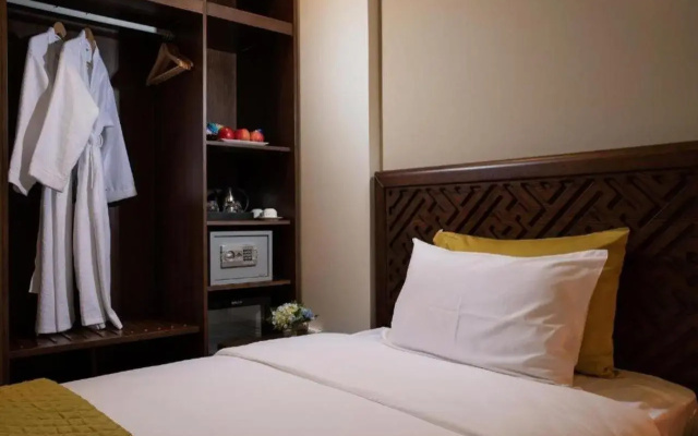 Hanoi Lakeside Premium Hotel