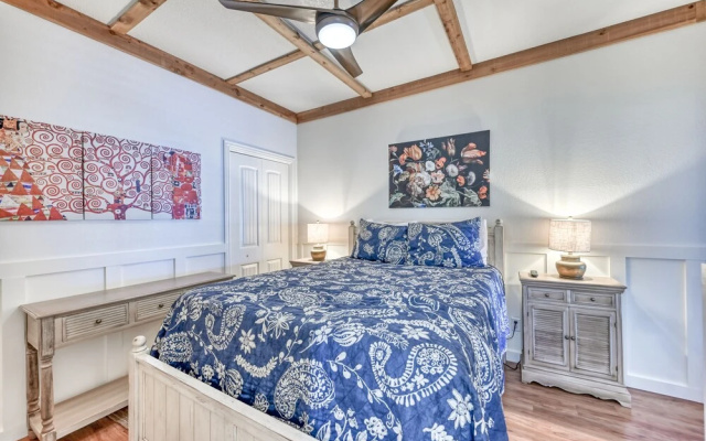 New! Luxurious Riverfront Condo Just 1 Blk to Schlitterbahn!