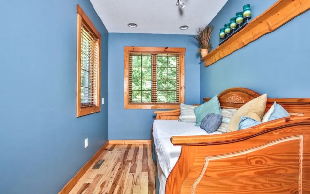The Log Lodge - 4 Br Home
