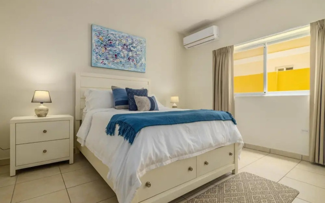 Cheerful Caribbean Villa w Private Pool 3BR