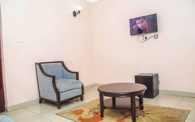 Royal Crest Hotel & Suites