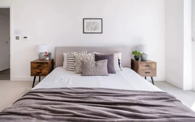 Stylish London Flat - Private Terrace - City View