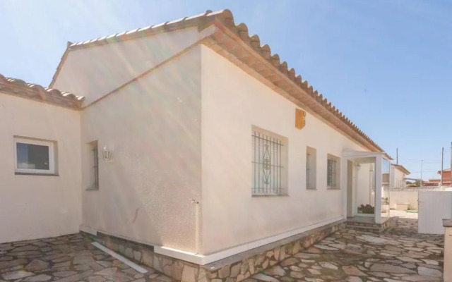 Luxury Apartment With Private Pool in L'escala Catalonia
