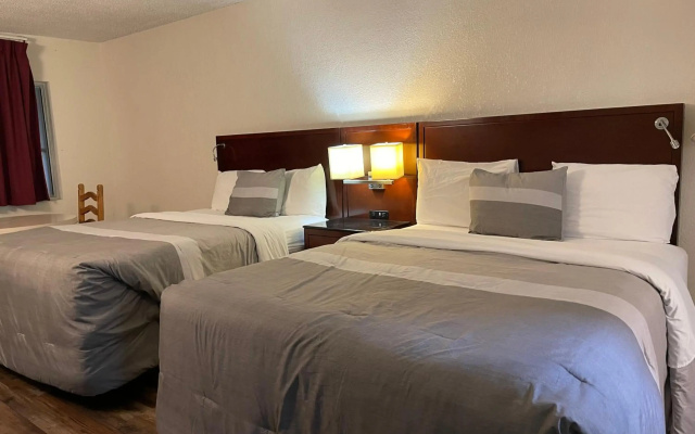Travelers Beach Inn