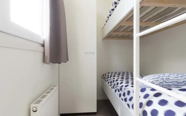 Chalet in a Holiday Park, 18 km. From Rotterdam