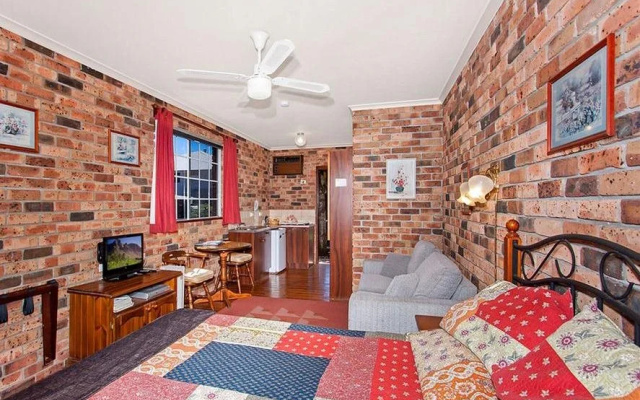 Coachman Motor Inn