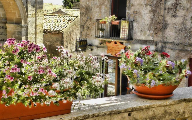 Erice Villa Terrace and Balcony