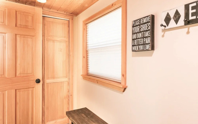 Tivoli Chalet Apartment 3 NW Comfy Cabins