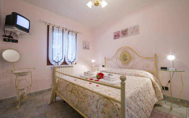 Villa Monte Enrico - With Pool