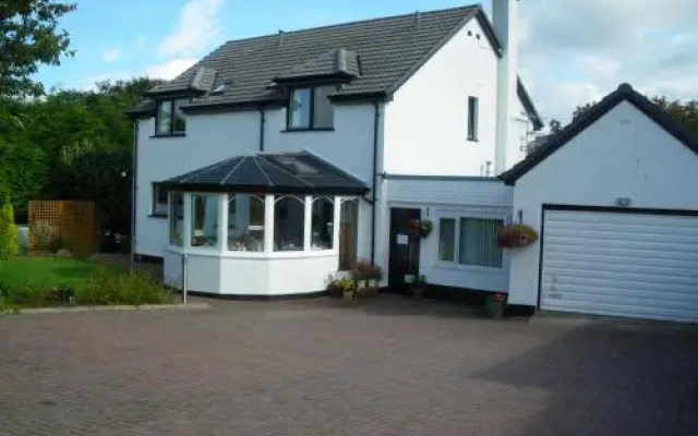 Meadowbank Guest House (Adults Only)