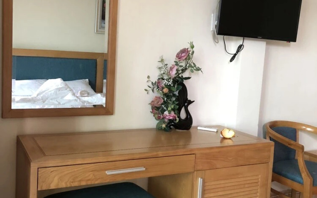 Cat Ba Central Point Hotel