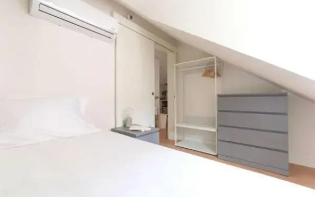 Monsanto Hill House - NO. 565 1E
