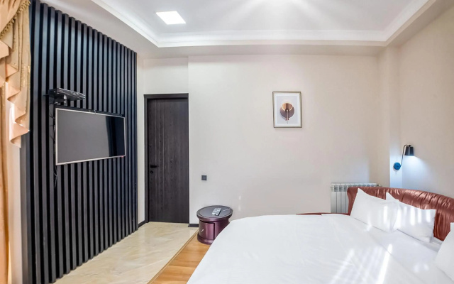 Отель Cron Palace Tbilisi
