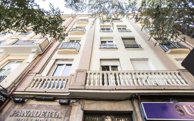 Отель Alterhome Apartamento Palacio Real II вид на фасад