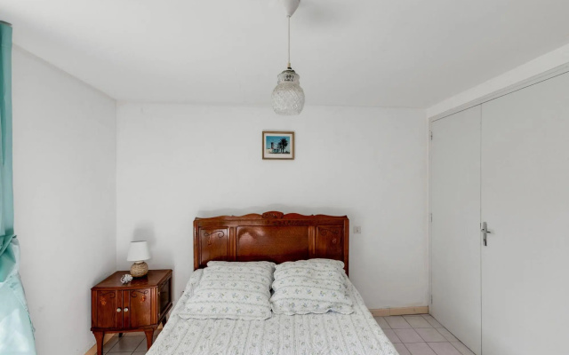 Luxurious Holiday Home in Cendrieux with Garden House