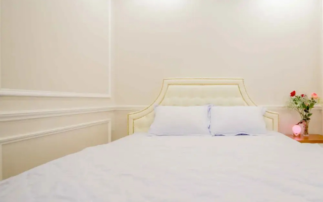 Vinhomes Golden River Luxury Apartment
