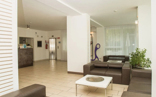 Mokambo Shore Hotel