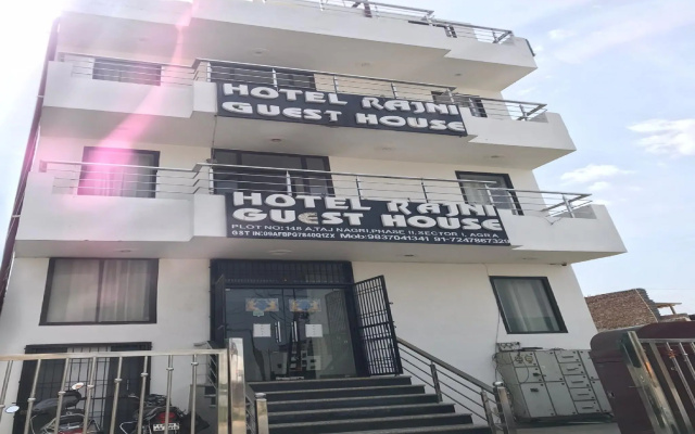 OYO 82544 Hotel Rajni Guest House