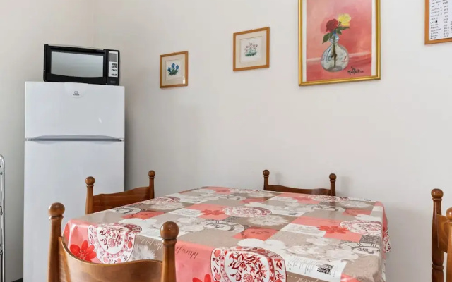 Vibrant Holiday Home in Lazise with Swimming Pool near Lake