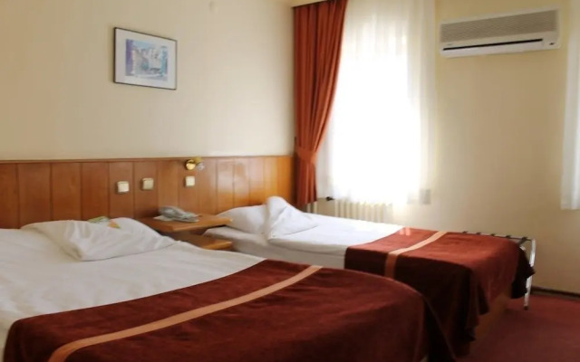 Segmen Hotel