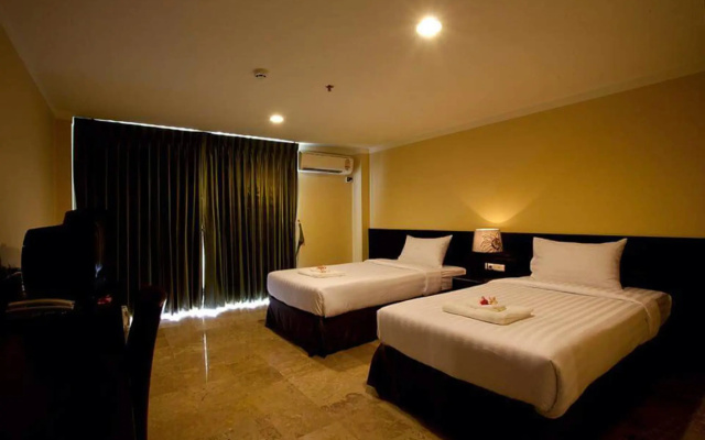 J & Y Lodge Hotel