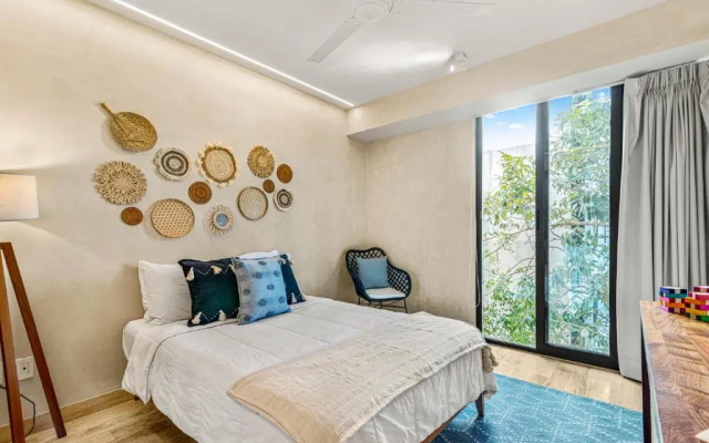 307 Amazing jungle view apartment.