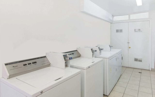 Days Inn by Wyndham Camarillo - Ventura