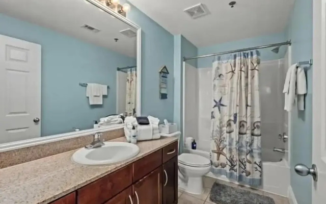 Laketown Wharf 402