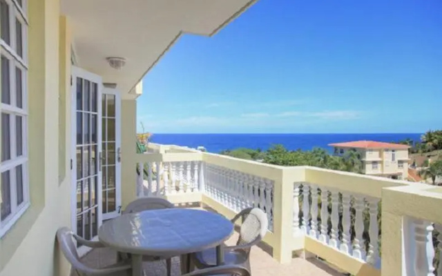 Penthouse, Rooftop Terrace, WiFi and Views, PRV 304