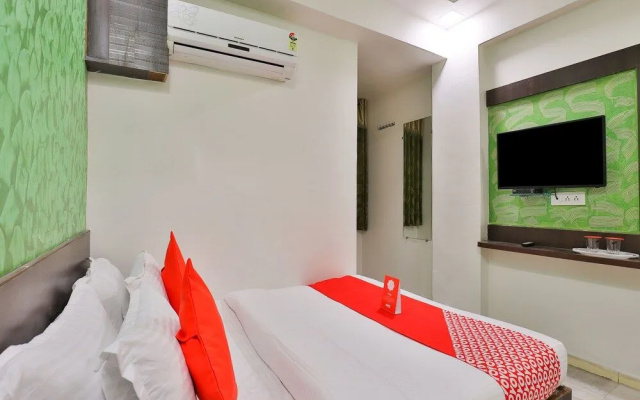 OYO 15581 Hotel Rajshree