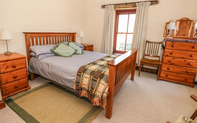 Gwryd Bach Farmhouse