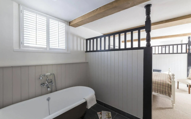 Tudor Farmhouse Hotel