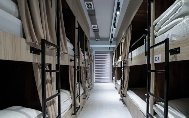 Qlife Capsule Hostel