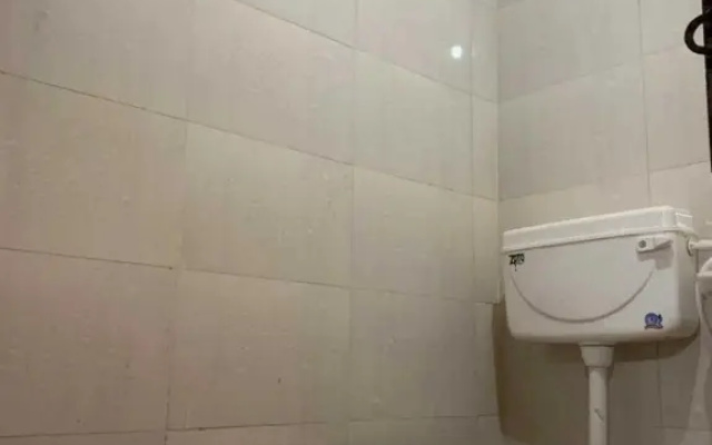 Spot On 88657 Hotel Dazi Star
