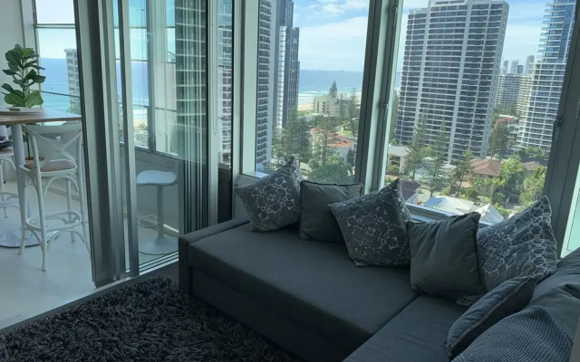 Upmarket Apartment at Beach