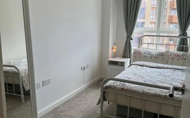 Barking Bliss - Bright Apartment With City Views