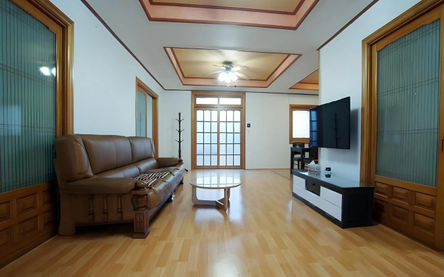 Jeju Maple Happyhouse Pension