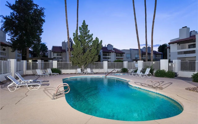 Royal Palm Condo 2 BR by Casago