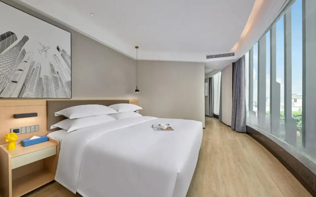 Fengyue Light Fashion Hotel (Guangzhou Baiyun Airport Renhe Metro Station Branch)