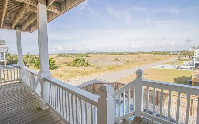 Sun Kissed 5 Bedroom Home by RedAwning