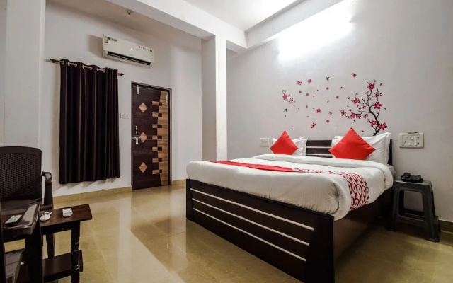 OYO 18738 Hotel Saniya