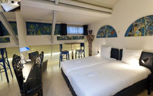 FLOATS by H2OTEL