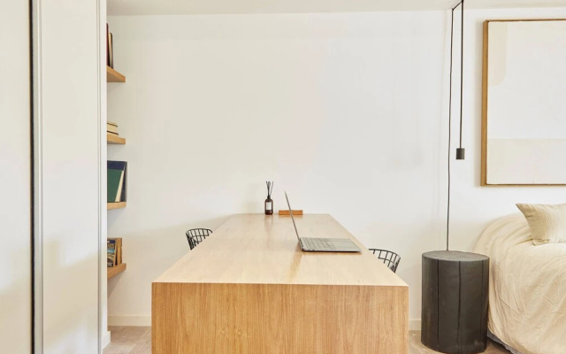 Cozy  Modern Studio II  201