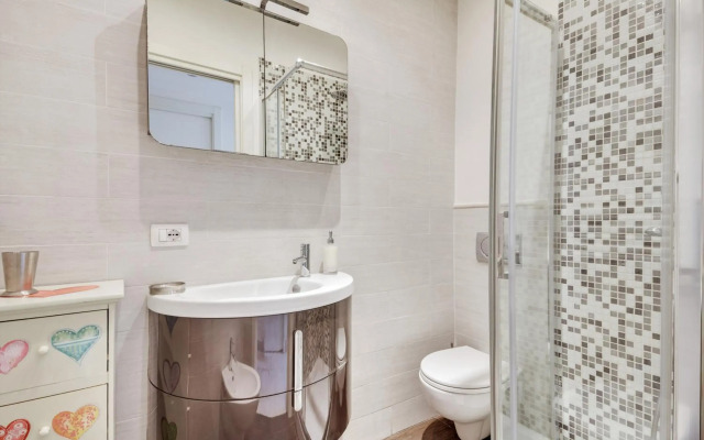 Coverciano Modern Apartment with Patio!
