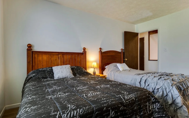 Lawrence Vacation Rental ~ 12 Mi to Indianapolis!