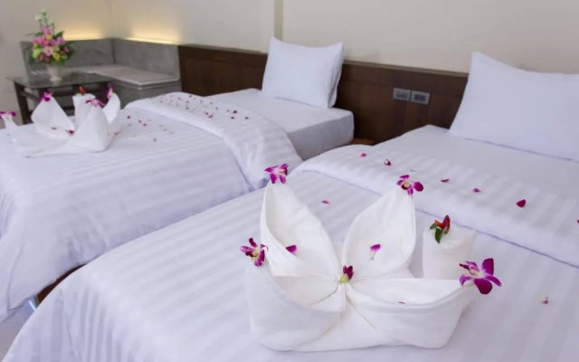 Suksompong Resort